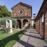 Vista esterna della chiesa laterale