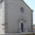 Facciata, a causa delle dimensioni della chiesa e per la presenza di un muro a distanza ravvicinata non è possibile ottenere l'immagine frontale.