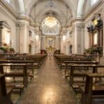 Interno della chiesa dal fondo verso il presbiterio