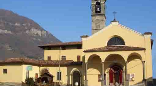 vista esterna d'insieme del fronte della chiesa