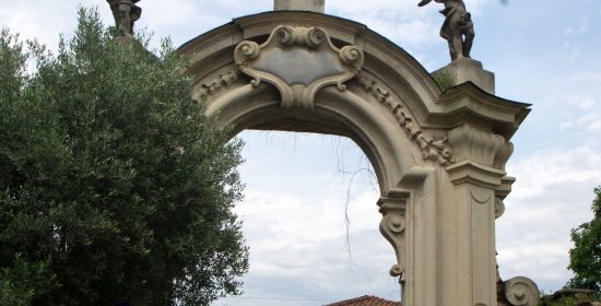 Ingresso storico con portale ad Arco 